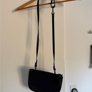 Lo & Sons Classic Black Crossbody Bag